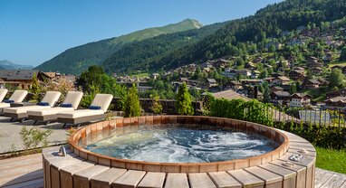 Hot tub in Morzine in the summer