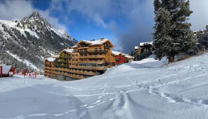 Exterior of Bear Lodge ski hotel in Arc 1950