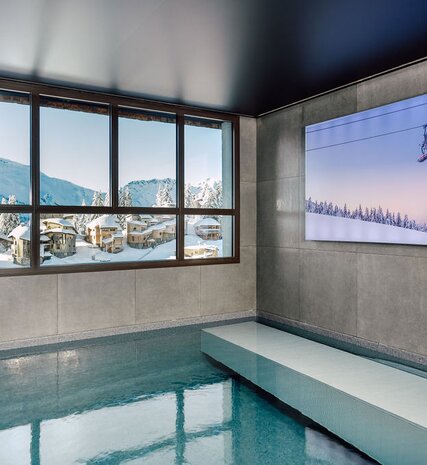 Indoor swimming pool with views of Avoriaz from large window