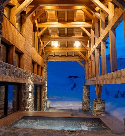 chalet 12Forty outdoor hot tub