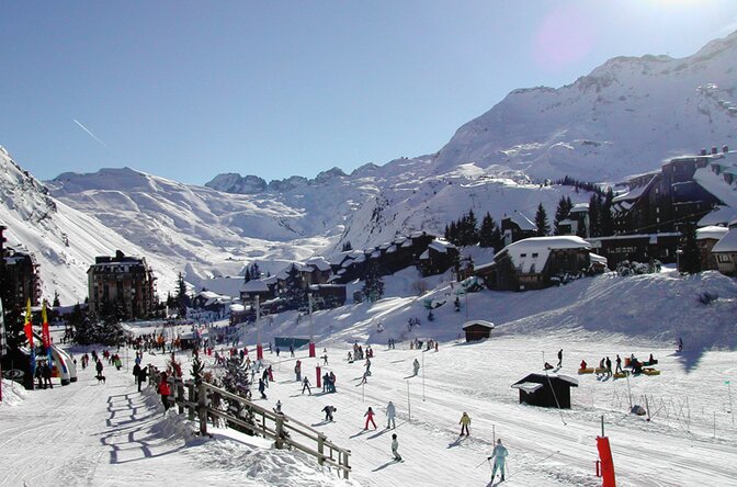 Beginner draglift ski area in Avoriaz on a sunny day